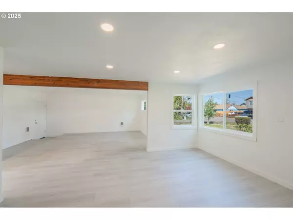Salem, OR 97317,4360 GLENWOOD DR