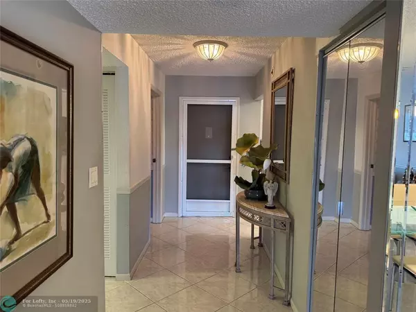 Lauderhill, FL 33319,5900 NW 44th St #815
