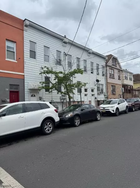 653 4Th Ave, Elizabeth City, NJ 07202