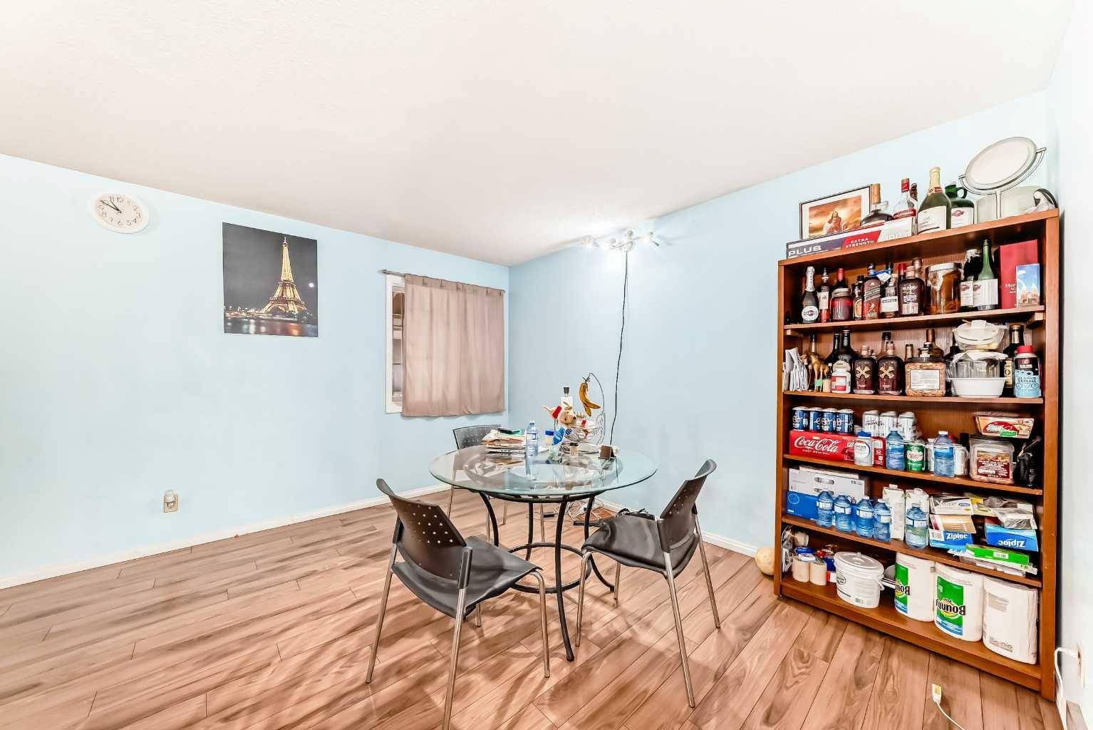 Calgary, AB T2A 7L2,51 Applewood DR Southeast