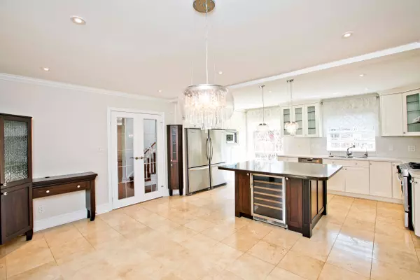 Toronto C12, ON M3C 2L4,9 Shady Oaks CRES