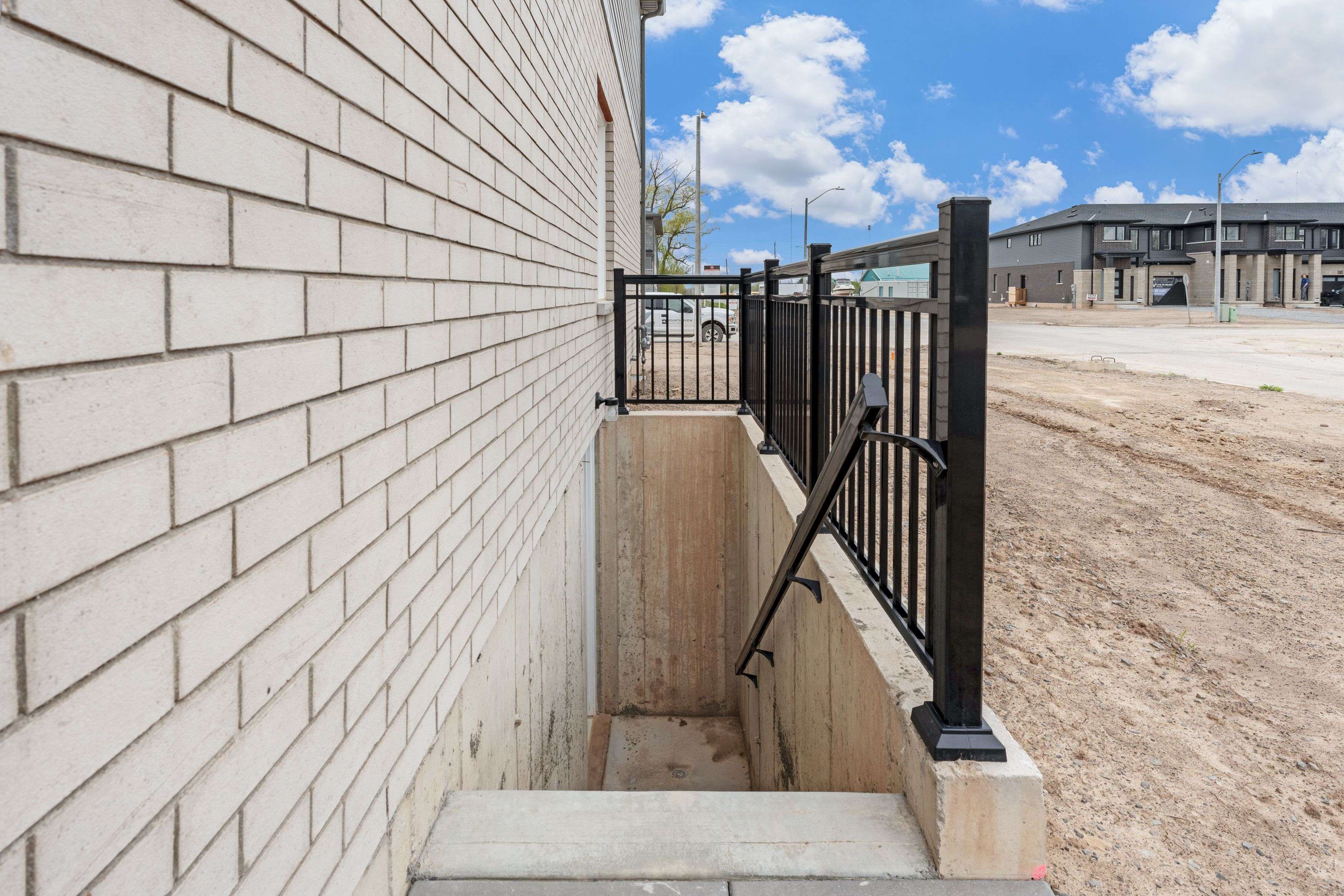 Fort Erie, ON L2A 0H3,778 Bradford AVE