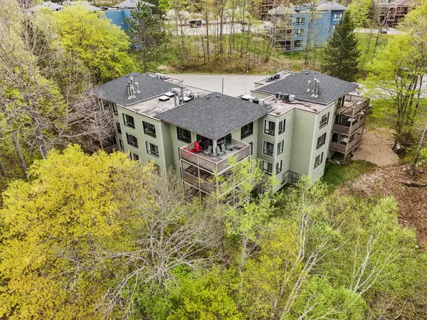 Huntsville, ON P1H 1A9,26 Deerhurst DR #203
