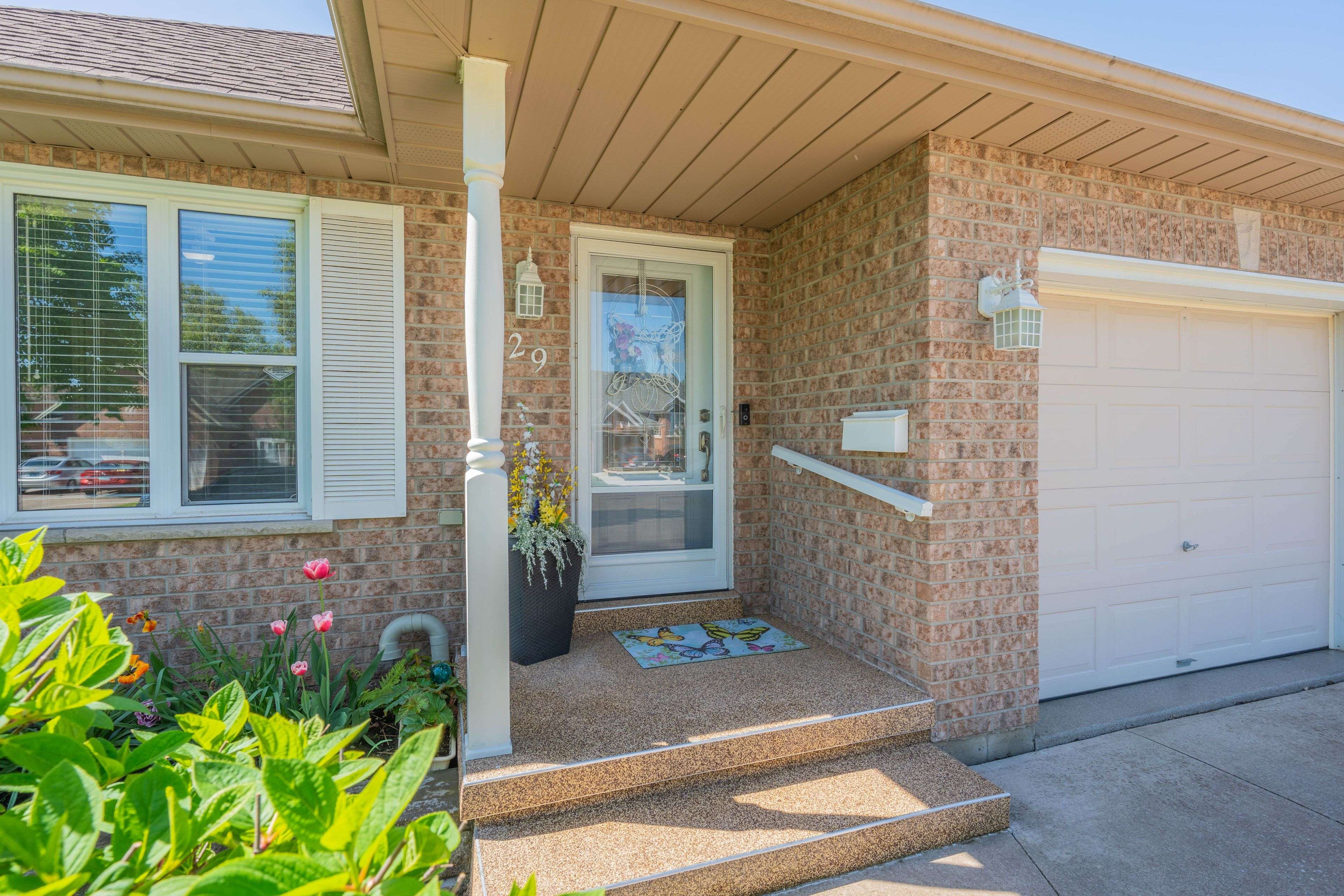 Welland, ON L3C 7G5,29 Jefferson CT E
