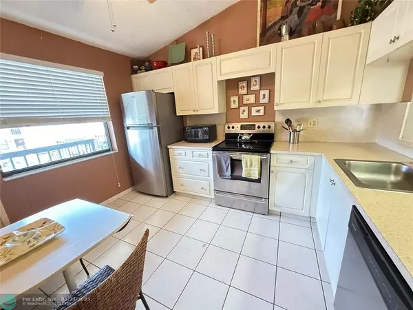 Lake Worth, FL 33467,7650 Tahiti Ln #206