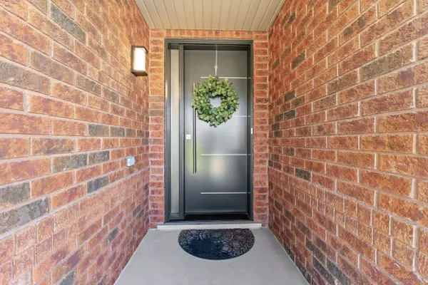 Brampton, ON L6S 6L5,36 Slipneedle ST