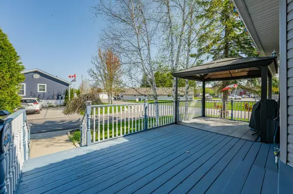 Puslinch, ON N0B 2J0,40 BULLFROG DR