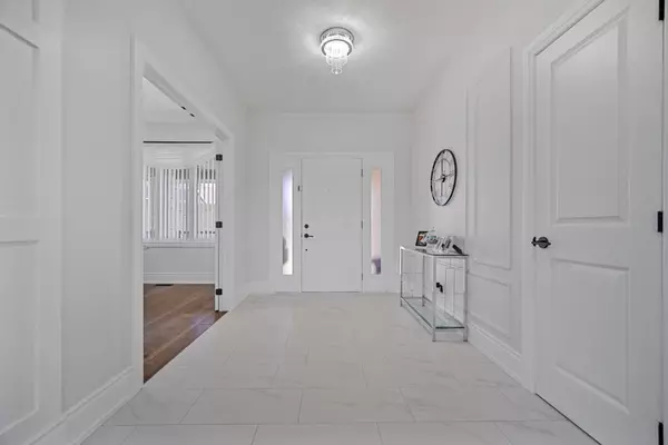 London North, ON N6G 0W9,908 Holtby CT