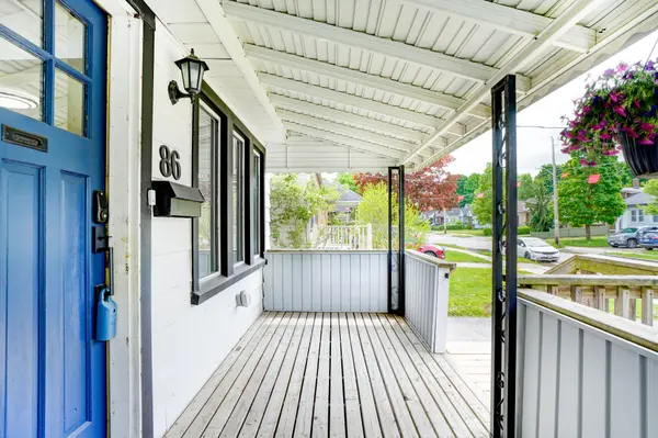 London East, ON N5Y 1Y7,86 Sterling ST