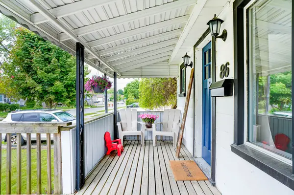 London East, ON N5Y 1Y7,86 Sterling ST