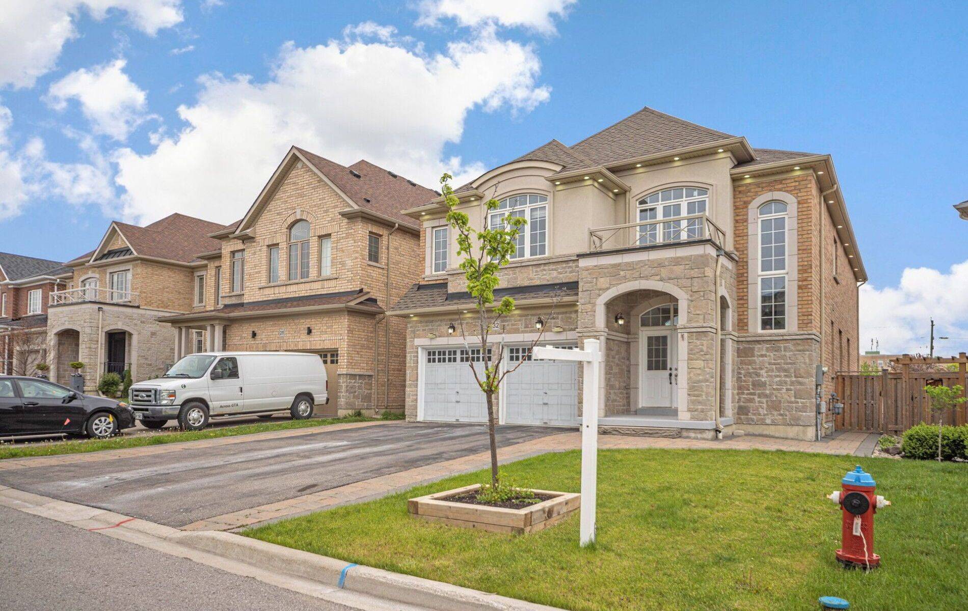 Bradford West Gwillimbury, ON L3Z 2A6,32 Cayton CRES