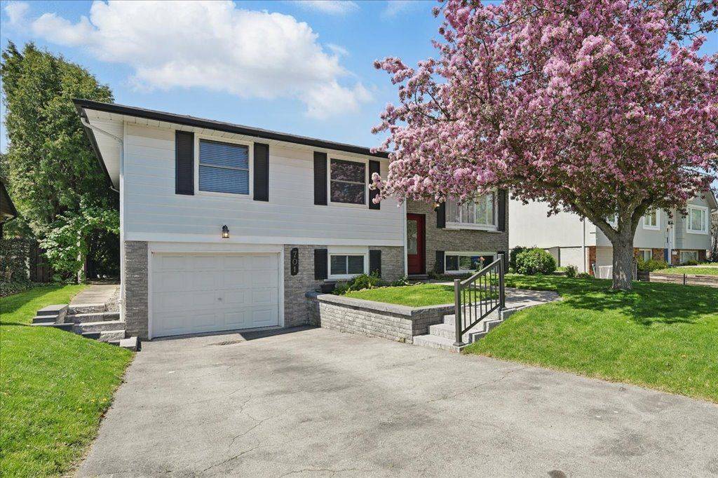 Burlington, ON L7N 2W7,701 Castleguard CRES