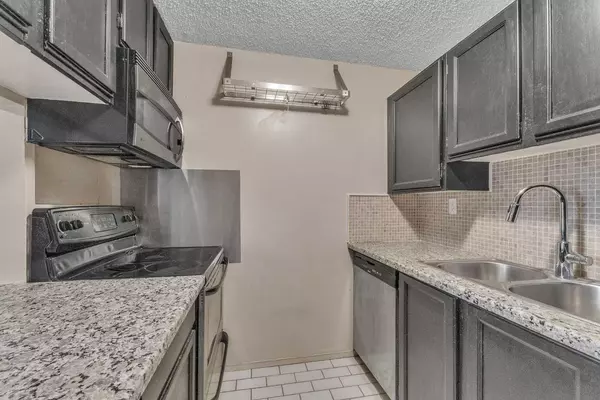 Calgary, AB T3C 0X8,1311 15 AVE SW #704