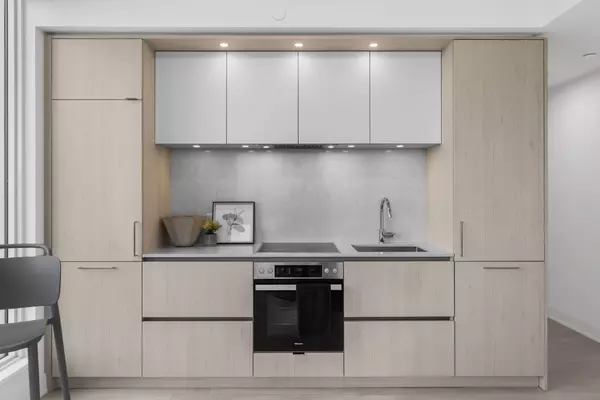 Toronto C01, ON M5V 1H2,15 Mercer ST #3202