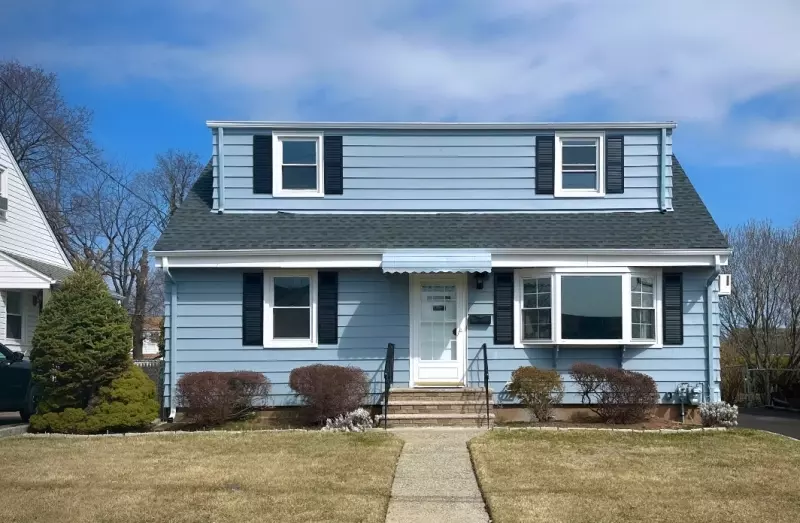48 Saint Philips Dr, Clifton City, NJ 07013