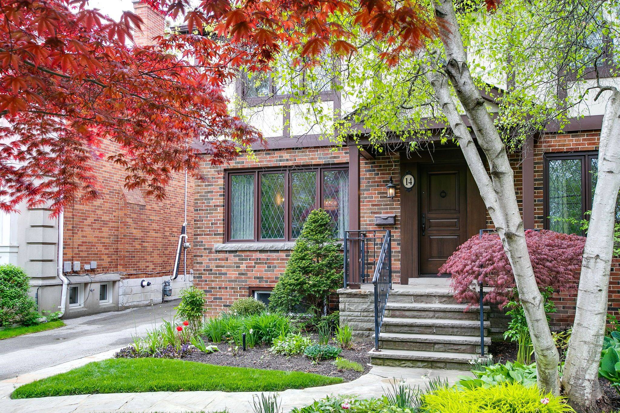 Toronto W08, ON M8X 2K5,14 Dunedin DR