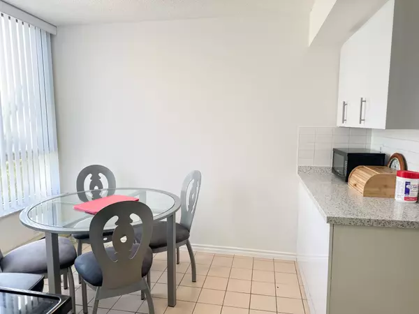 Brampton, ON L6Y 3V1,20 Cherrytree DR #203