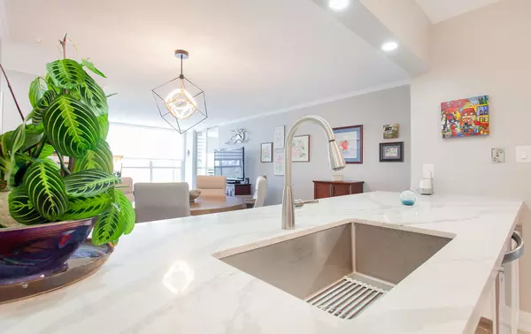 Toronto W01, ON M6S 4Y9,22 Southport ST #538