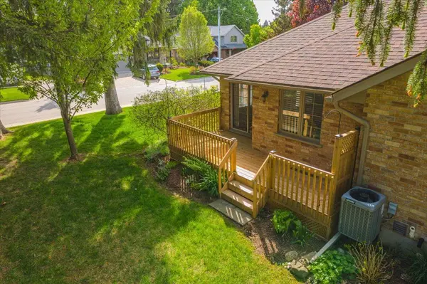 Centre Wellington, ON N0B 1S0,1 Station SQ