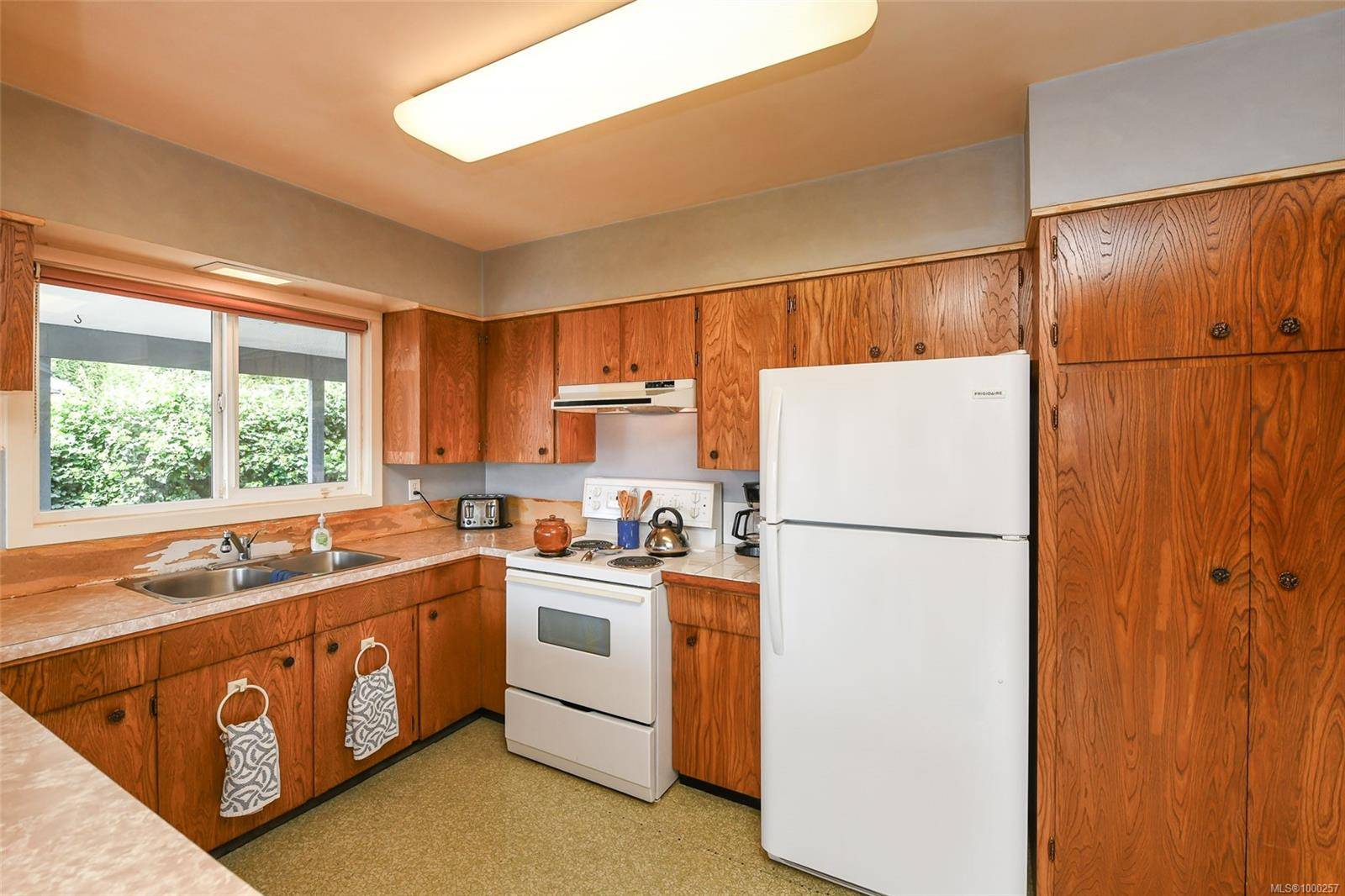 Courtenay, BC V9N 3B3,1932 Dogwood Dr