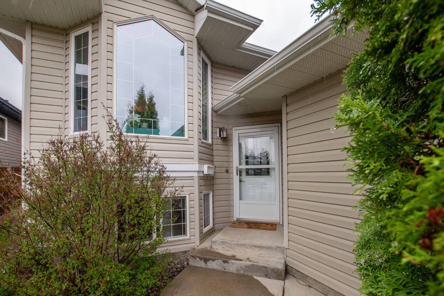 Lacombe, AB T4L 2L4,64 McKinlay CRES