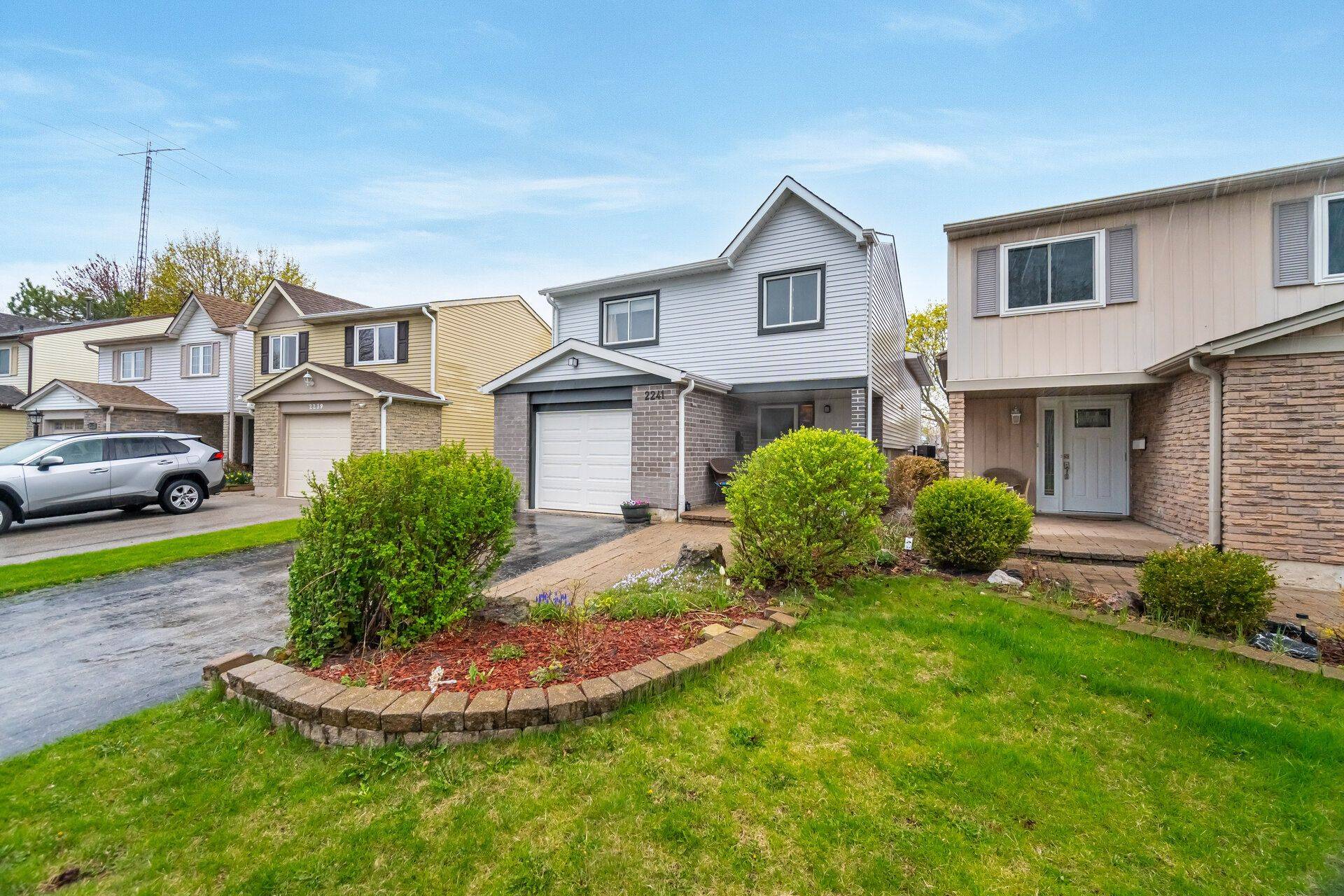 Burlington, ON L7P 3W8,2241 Leominster DR