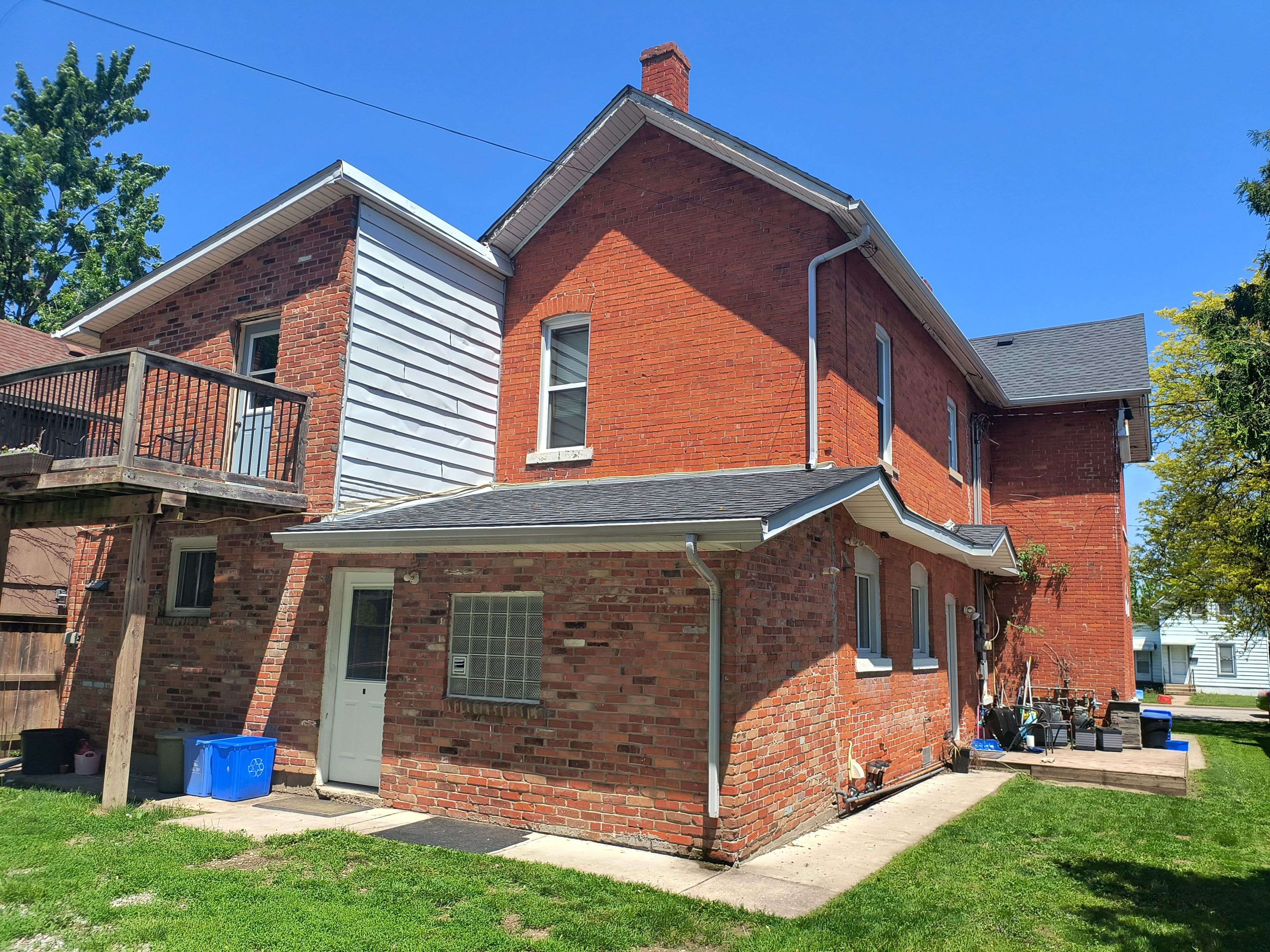 Essex, ON N8M 1B2,98 Talbot ST S