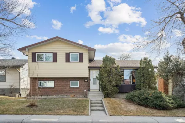 Calgary, AB T1Y 1R2,156 Whiteview Close NE