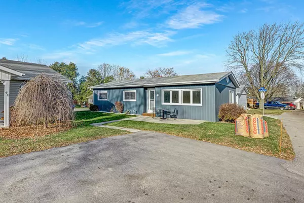 42 Flora DR, Innisfil, ON L9S 1R1