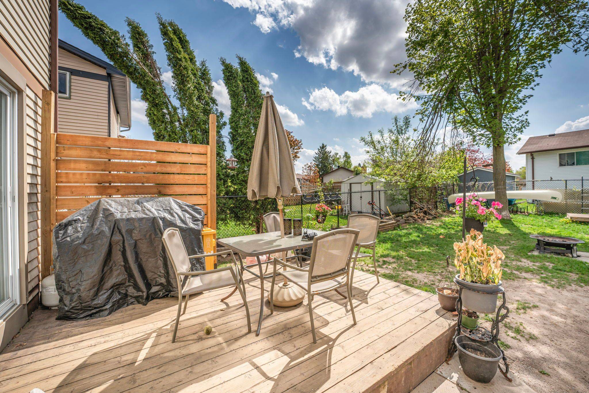 Barrie, ON L4N 5B7,12 Bronte CRES
