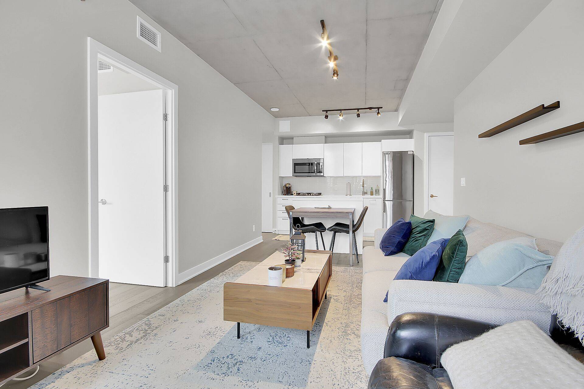 Ottawa Centre, ON K2P 1J5,203 Catherine ST #202