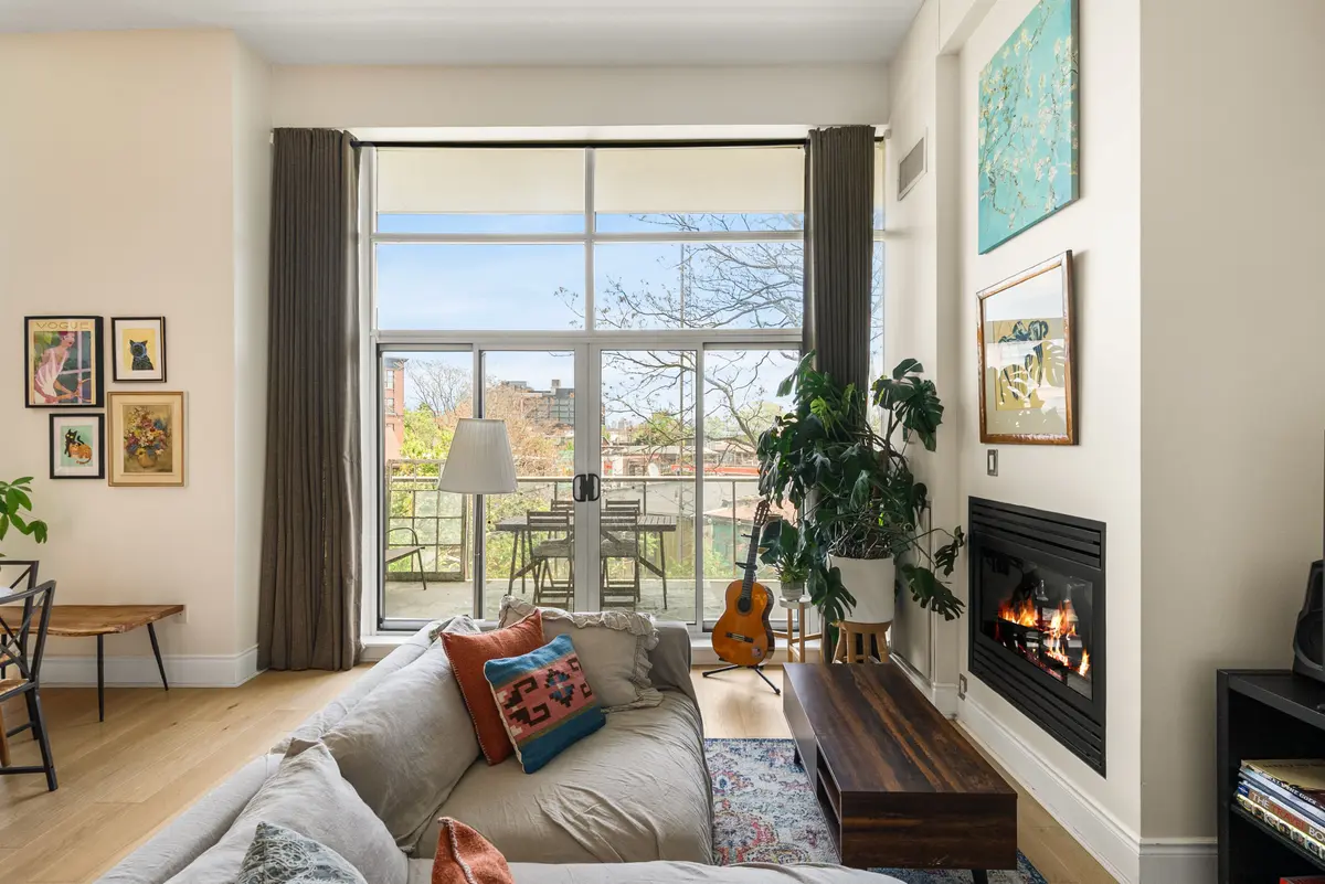 Toronto W01, ON M6R 3B9,437 Roncesvalles AVE #423