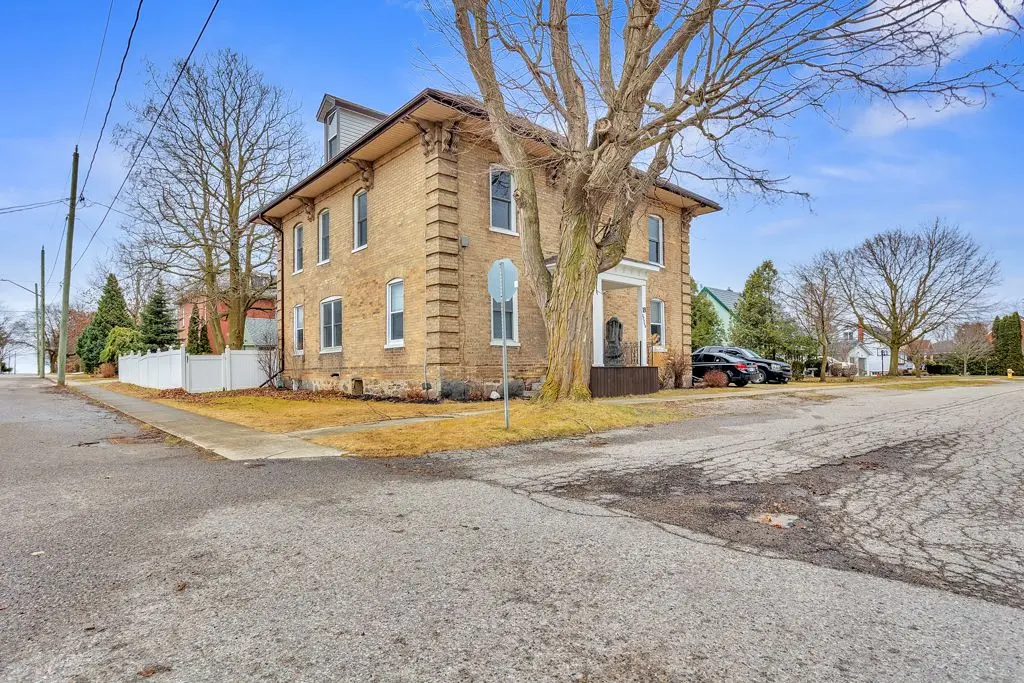 Norwich, ON N0J 1P0,18 Albert ST