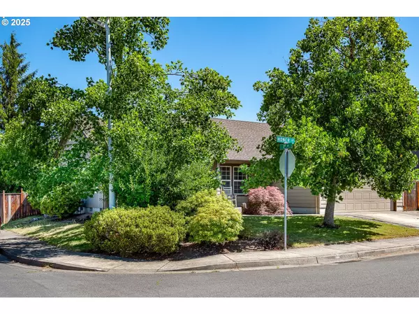 28 HONER LOOP, Creswell, OR 97426