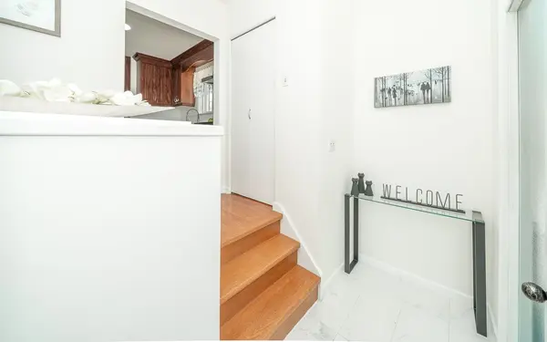 Toronto E08, ON M1J 1Z7,17 Savarin ST