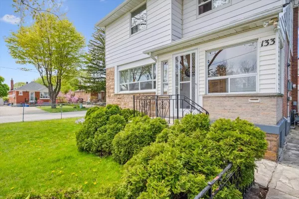 Oakville, ON L6K 2E1,133 Prince Charles DR