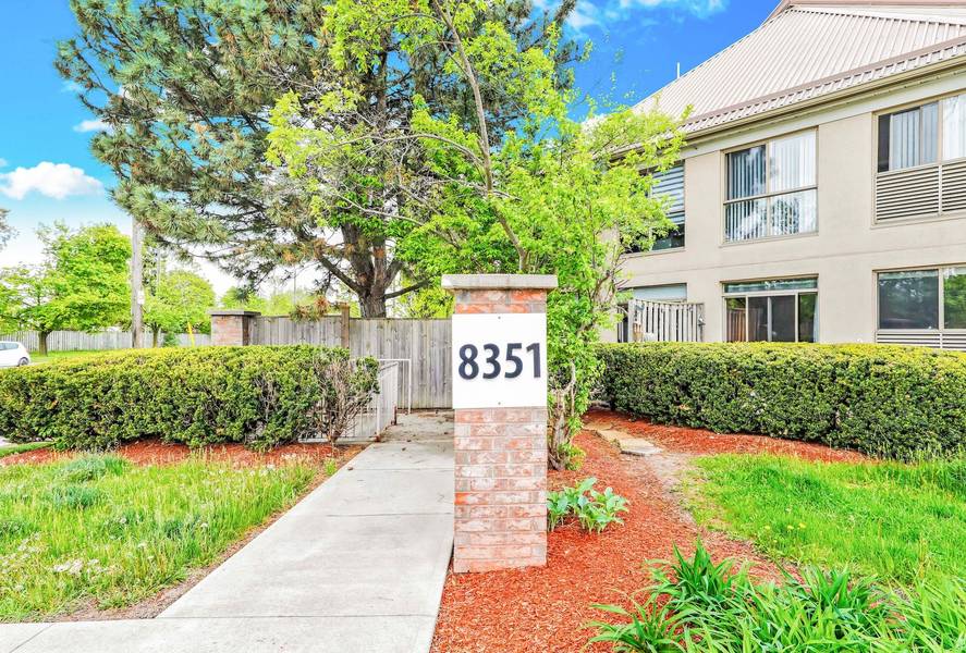 8351 Mclaughlin RD NE #208, Brampton, ON L6Y 4H8