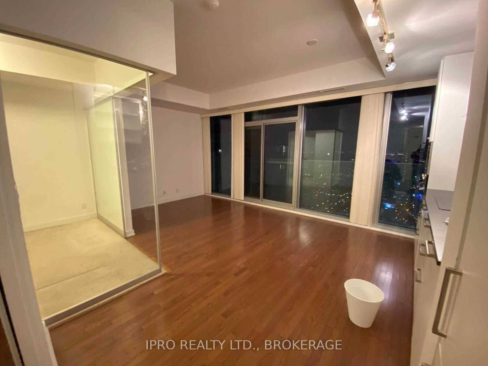 Toronto C01, ON M5J 0B1,14 York ST #4407