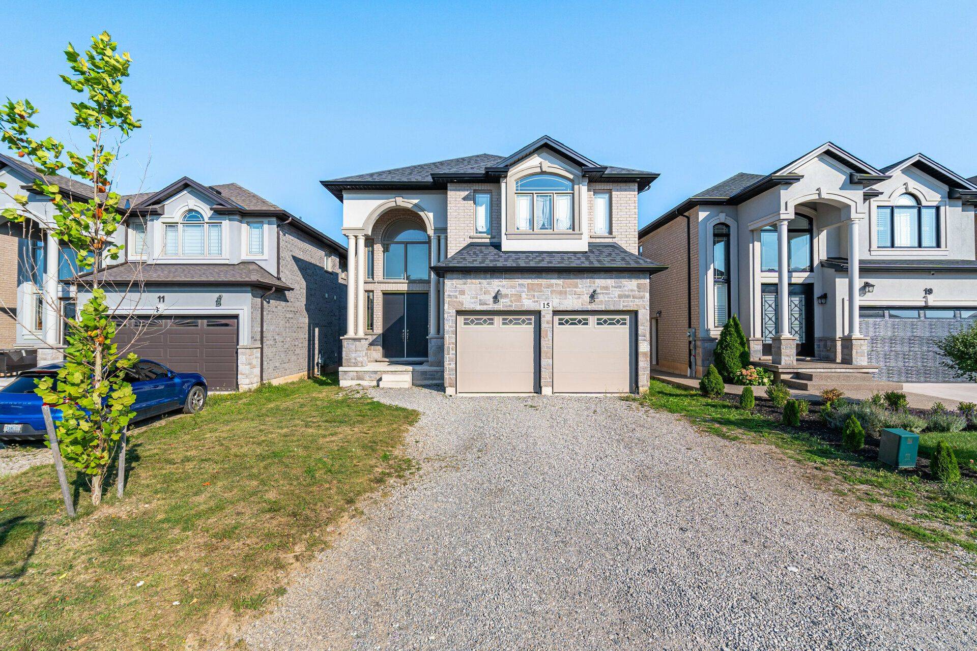 15 Riesling CT,  Hamilton,  ON L8G 0B4