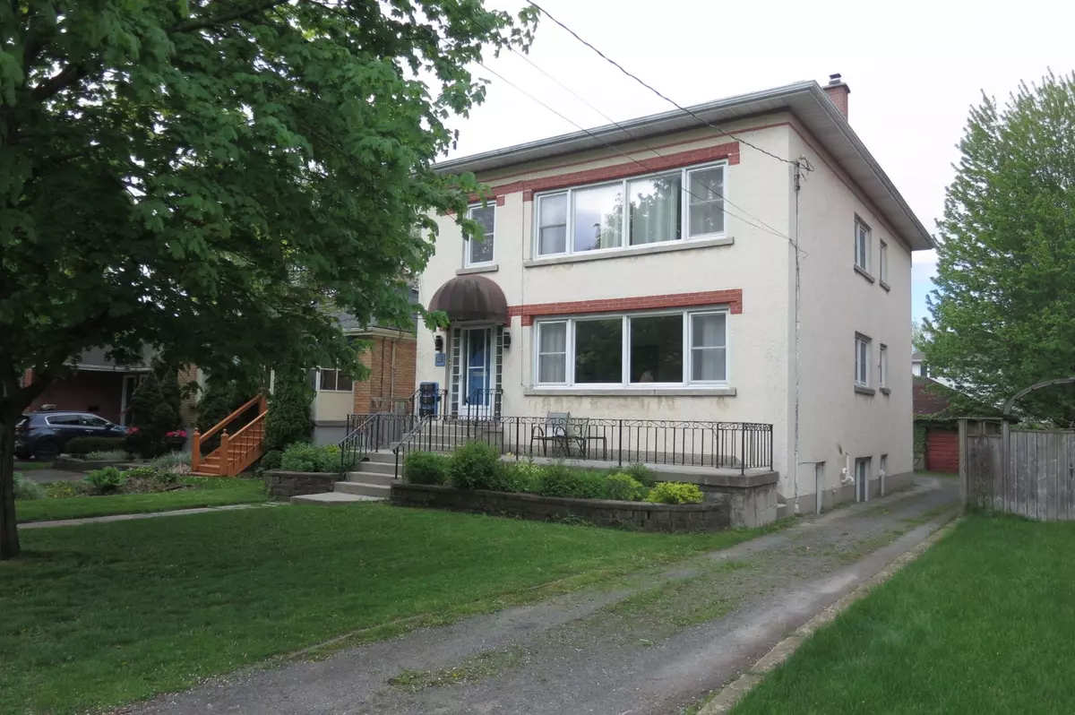 Kingston, ON K7L 4M7,418 College ST