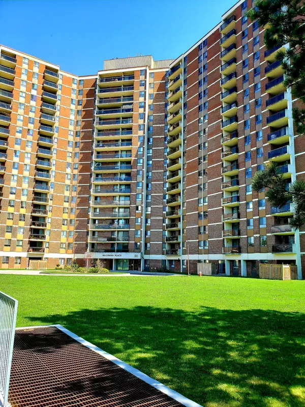 Toronto E08, ON M1J 3K4,121 Trudelle ST #814