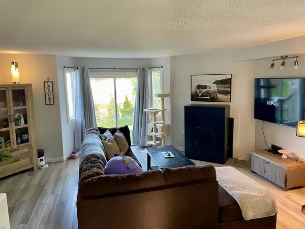 Collingwood, ON L9Y 4S6,15 Watts CRES #25