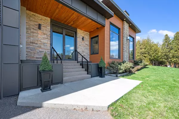 North Glengarry, ON K0C 1B0,19421 Kenyon Concession 1 RD