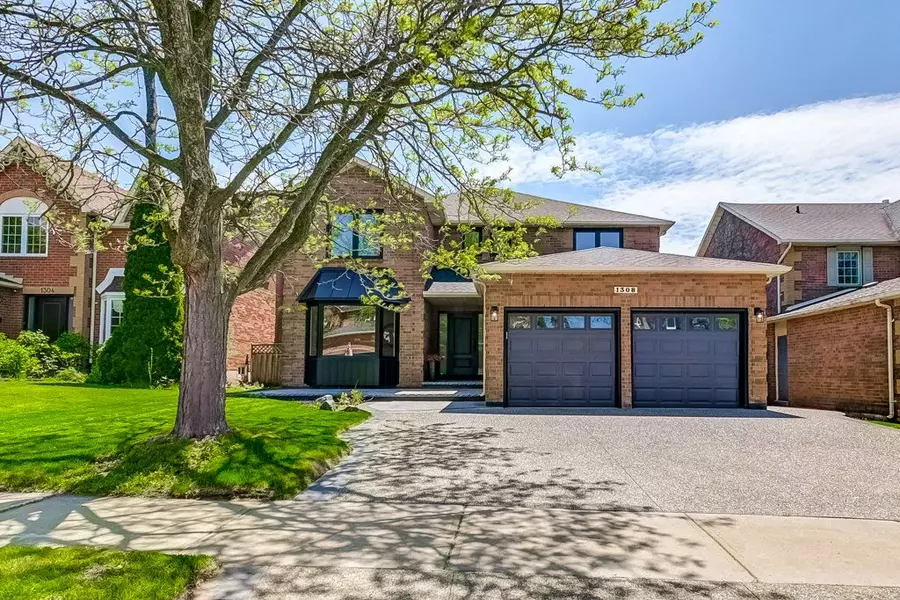 1308 Fieldcrest LN S, Oakville, ON L6M 2N6