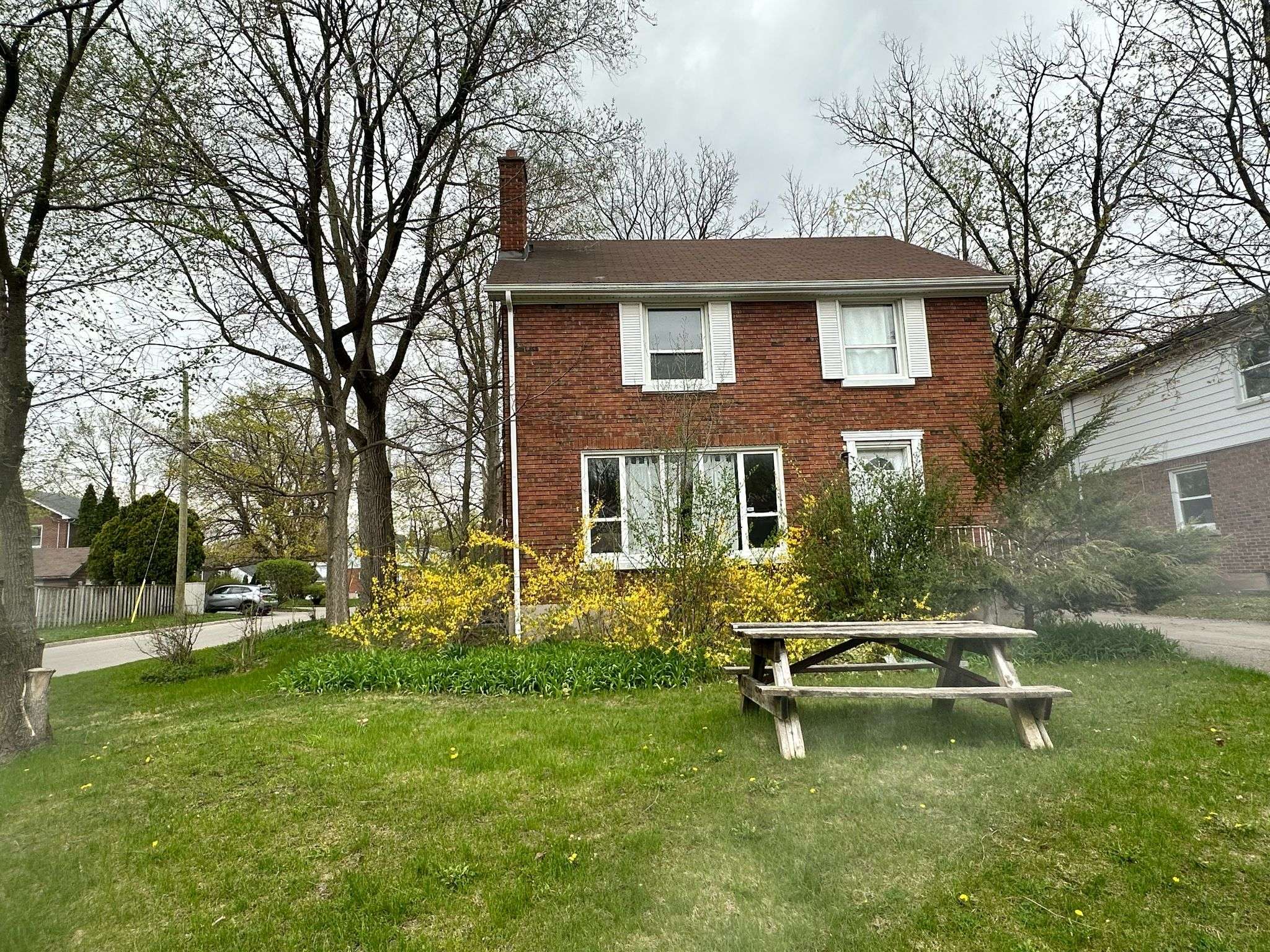 London East, ON N6A 2J2,90 Huron ST