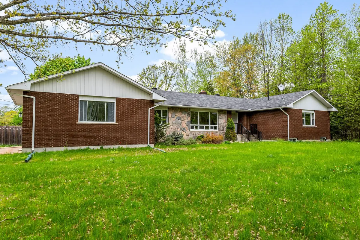 Laurentian Valley, ON K8A 6W2,23 Eileen ST