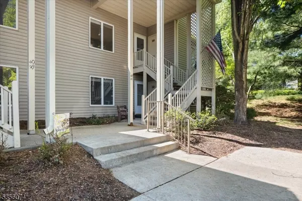 41 Troon Ter, Clinton Twp., NJ 08801
