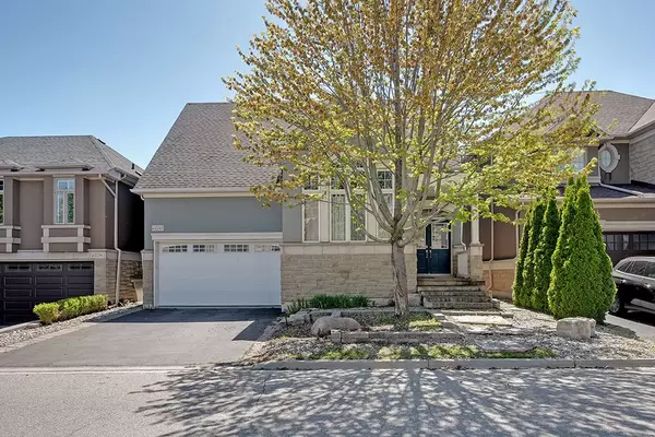 Oakville, ON L6M 5E6,2240 Blackbird CT