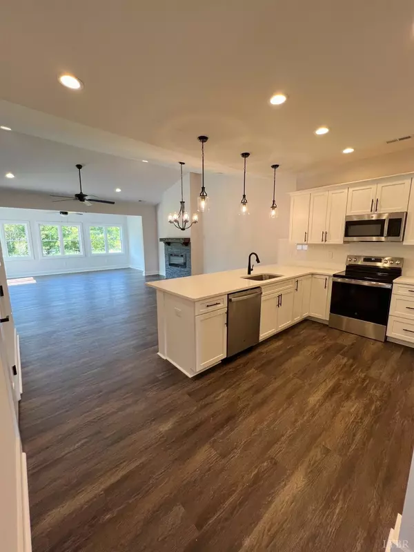 Lynchburg, VA 24502,82 Lockridge LN