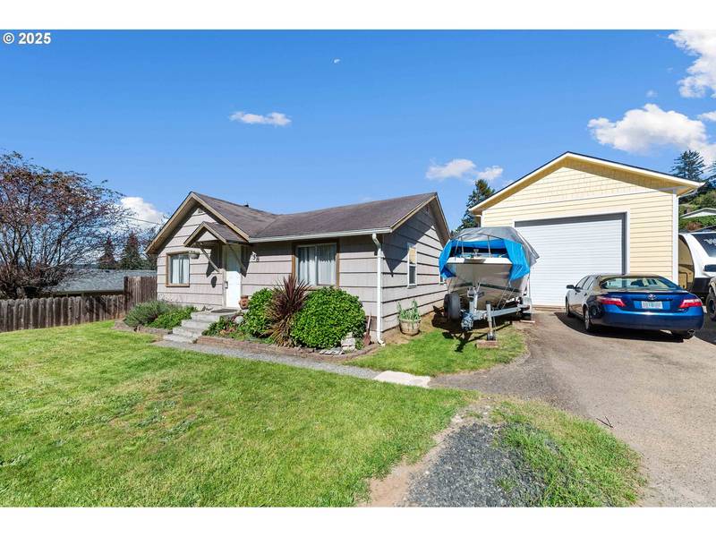 458 16TH AVE, Coos Bay, OR 97420